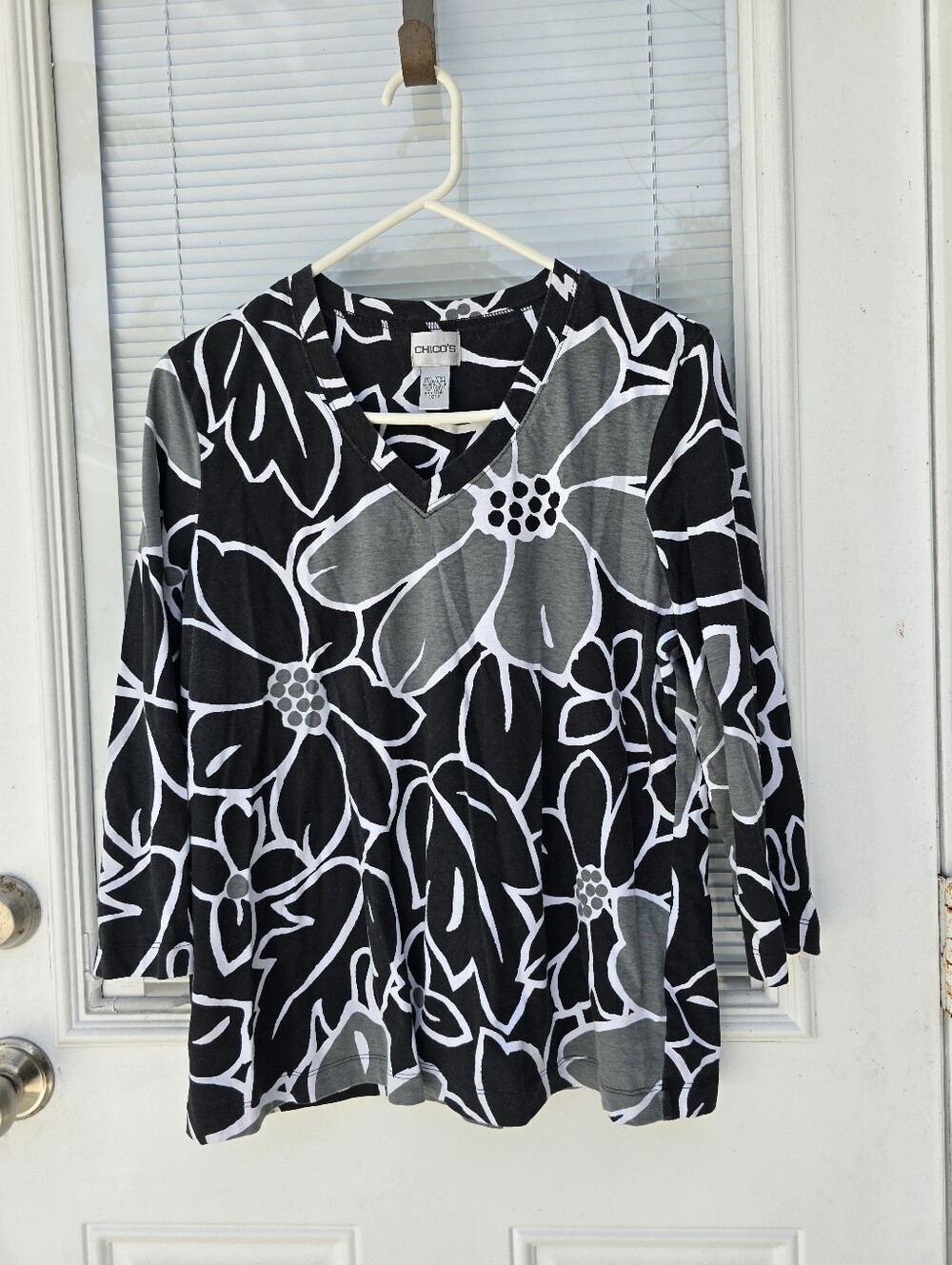 Chico's Black, Gray & White Floral V-Neck Top